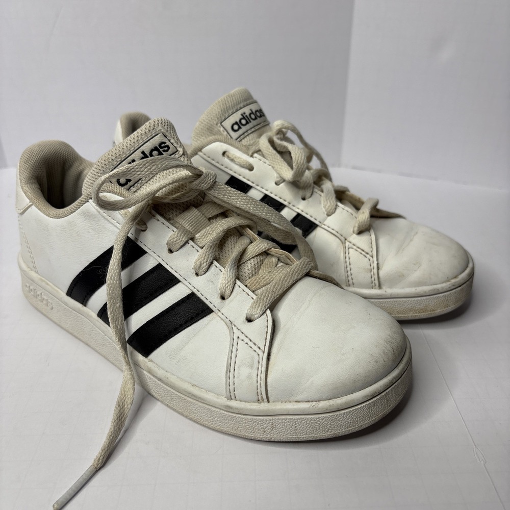 Kid's Adidas Athletic Shoes Size 2 Black White Leather